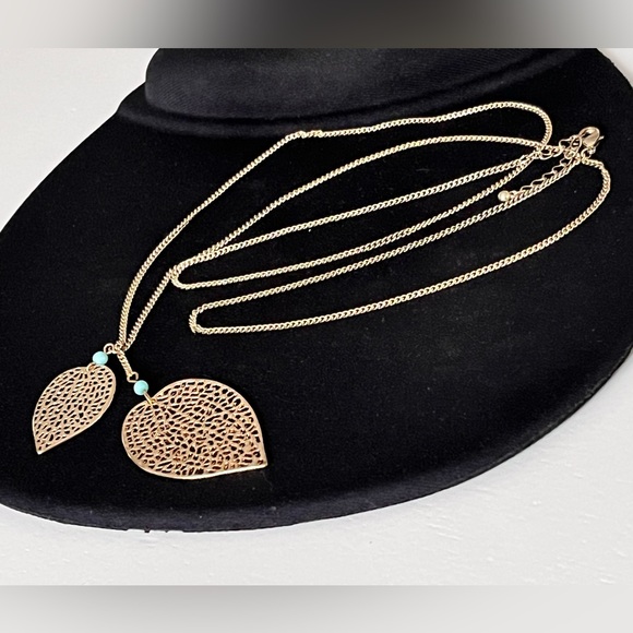 BOUTIQUE NECKLACE ~ Very Trendy! - Picture 5 of 8